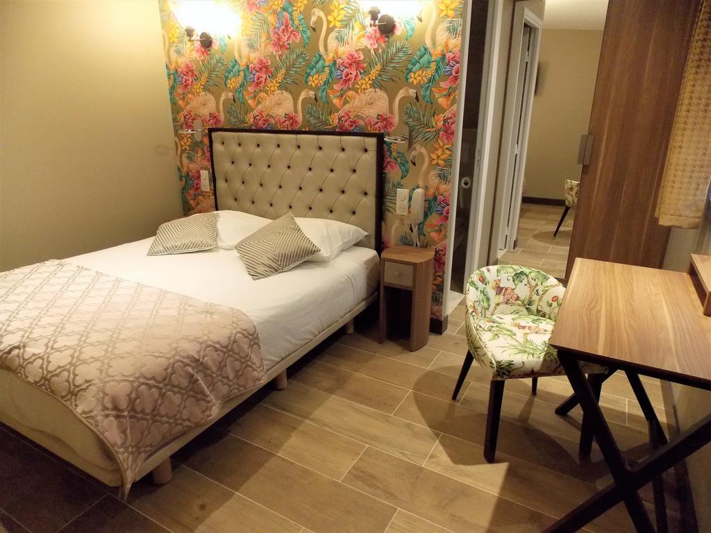 Excelsior Batignolles Hotel Париж Екстериор снимка