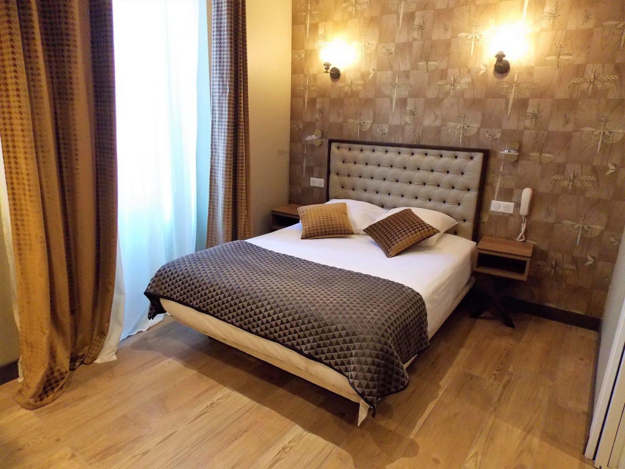 Excelsior Batignolles Hotel Париж Екстериор снимка